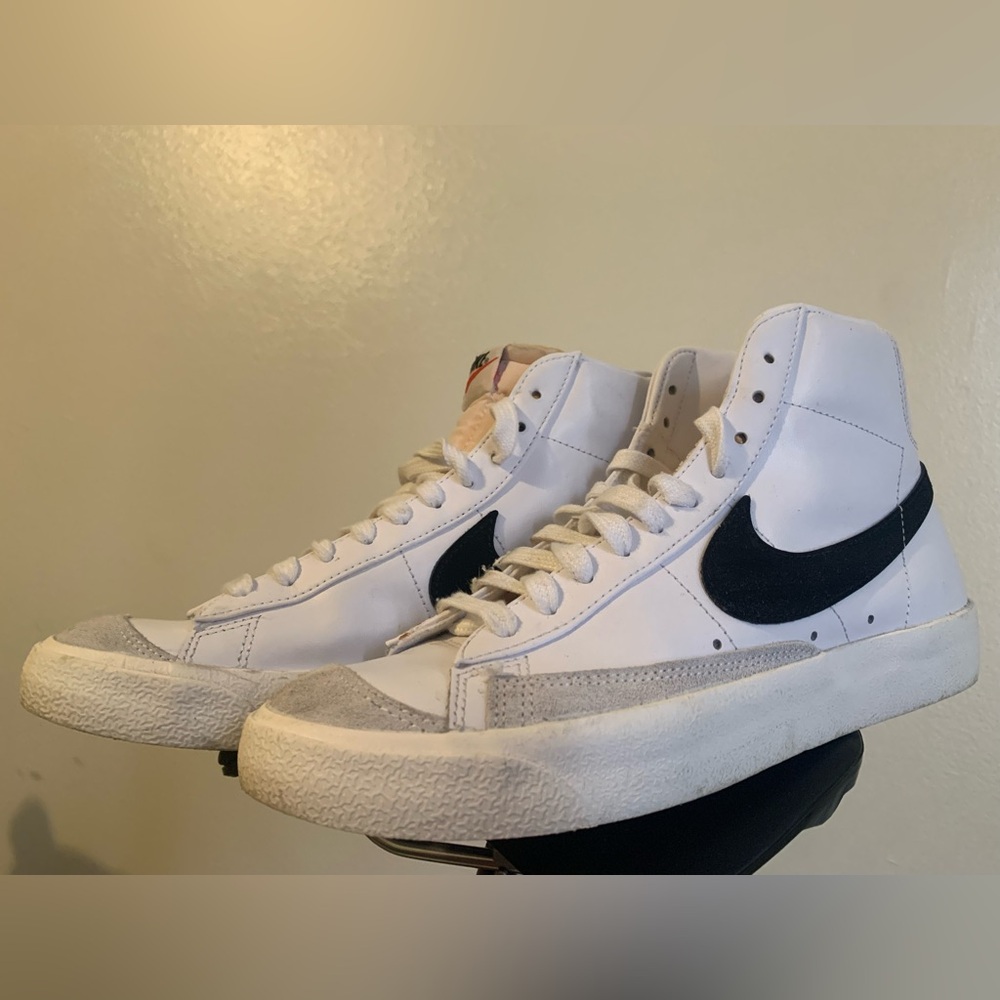 Nike Women Blazer Mid 77’s